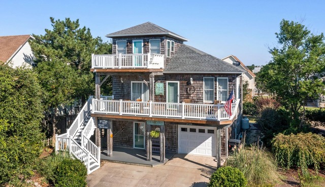 Pura Vida: Water Views | Private Backyard