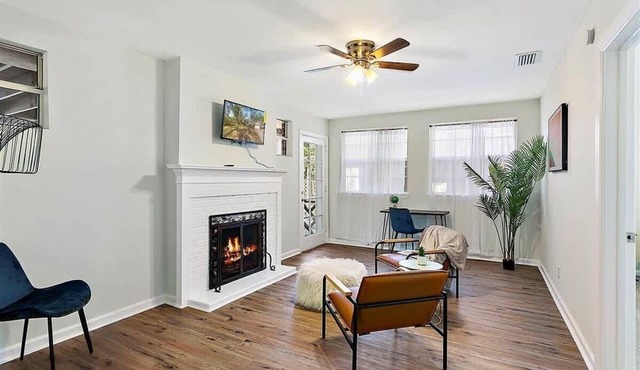 *Pure GOLD on Emerald Isle*- 4BR, Patio, WIFI