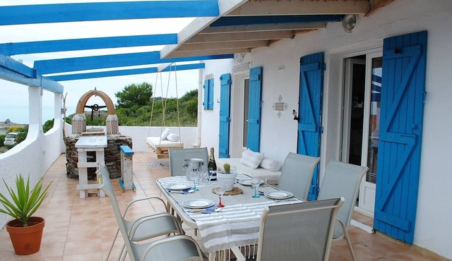 Pure Mediterranean style villa. Superb view 100 meters from the beaches.