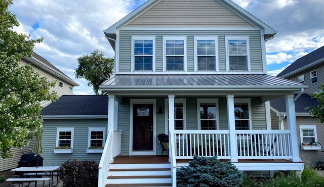 PURE MICHIGAN RETREAT-close to beaches, golf, downtown St. Joe & more!