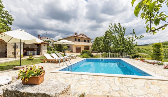 Pure relaxation - country house with pool