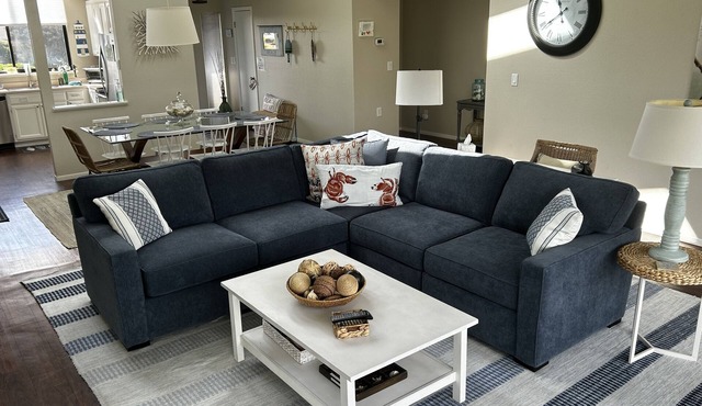 Pure Serenity at Harbour Sounds- open and airy. A quick walk to the beach