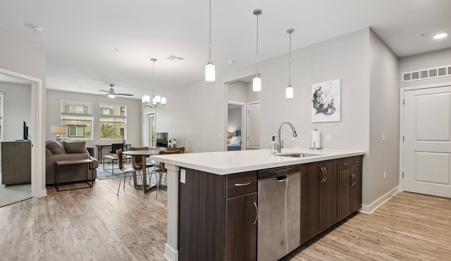 Pure Suites Lux 2 Bed Desert Ridge 2 Pools Gym 2
