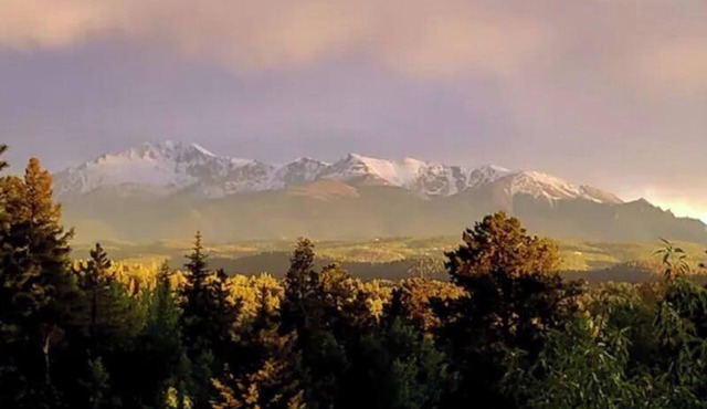 Purple Mountain Chalet - Hot Tub! - Views! - Playground! - Gameroom!