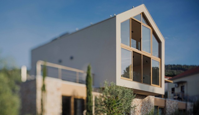 Purpose-built new seaside holiday villa with great views and heated pool