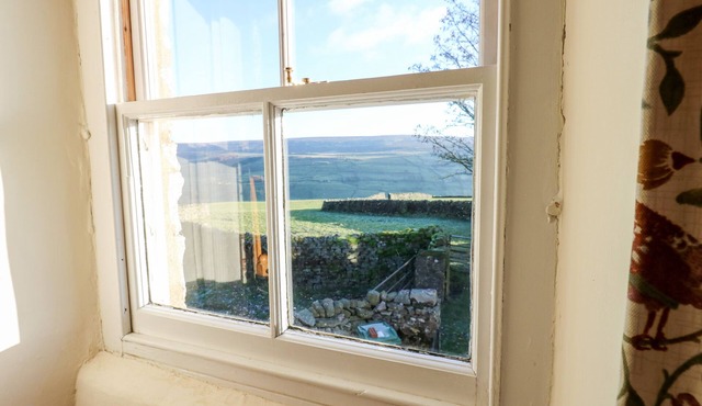 PURSGLOVE COTTAGE, pet friendly, character holiday cottage in Low Row