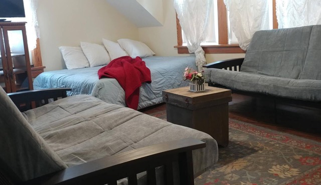 Put-in-Bay lodging for Groups and Parties right in the downtown action!