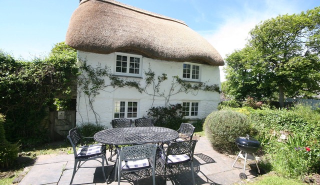 Putsborough Manor Cottage (4 + Cot) Dogs Tennis Beach Jacuzzi Smart TV wifi