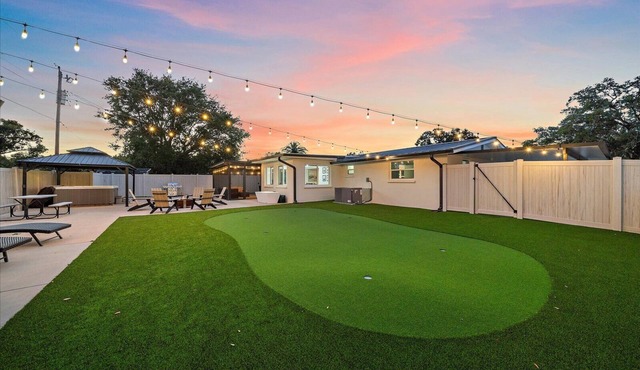 Putt 'n Plunge Paradise: 3/2 House 10 mins to Downtown & 15 mins to Lido Beach