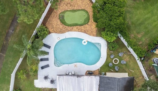 *Putt Putt Pool Home* Mini Golf/Grill/Ping Pong