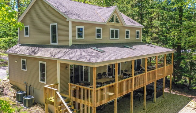 Putter Place | Gorgeous Lakefront, Water Views!