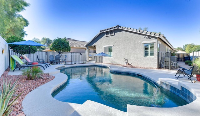 Putting Green! Family-Friendly Gilbert Getaway