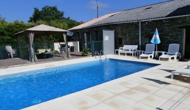 Puy Du Fou, 35 minutes. Short walk to bakery, bar and restaurant.