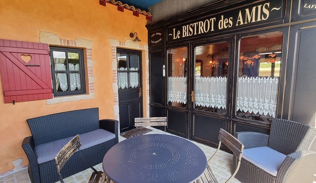 Puy du Fou, Les Epesses, at the "Bistrot des Amis" in Pouzauges, Vendée