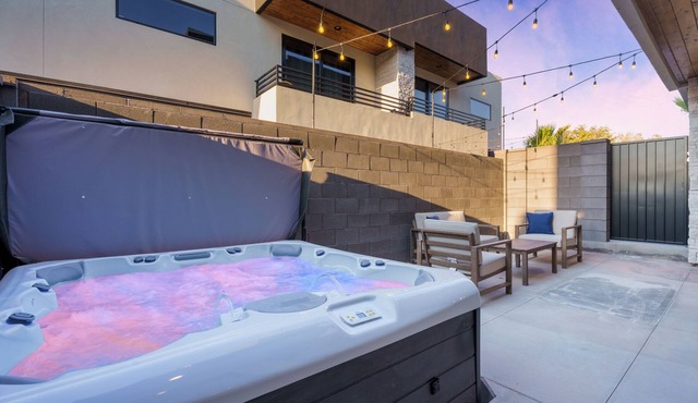 PVR #107 - Private Hot Tub - FREE Waterpark