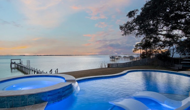 Pvt Beach & Dolphin Views @ Seahorse Retreat: Htd Pool + Jacuzzi + Dock + Games