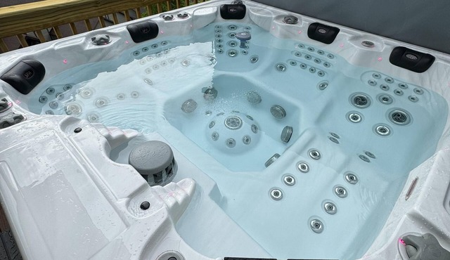 Pvt Hot Tub, Free Tickets, Gated Golf Community, Near Silver Dollar City, Arcade, Updated Kitchen