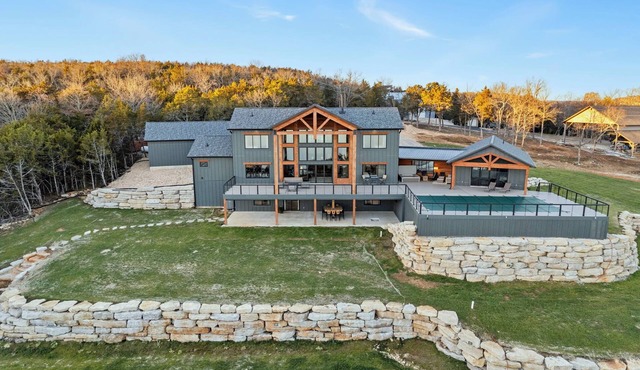 Pvt Outdoor Pool-Pvt HotTub-Breathtaking Lake Views & Access-New Build-Free Tickets