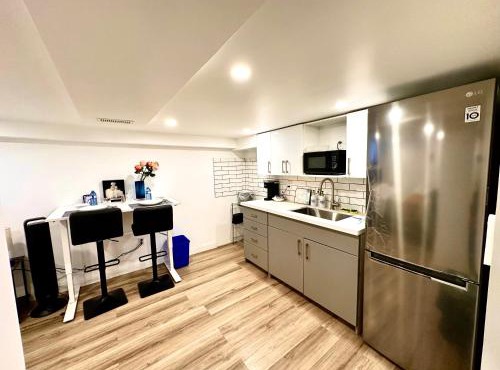 Pvt Studio Near Waterloo Airport & Minutes to Downtown Basement unit