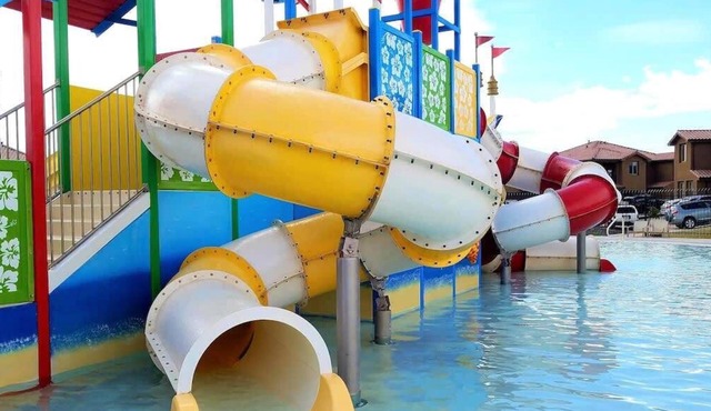 PVZ102| Steps to Waterpark * Pool * Pvt Hot Tub *