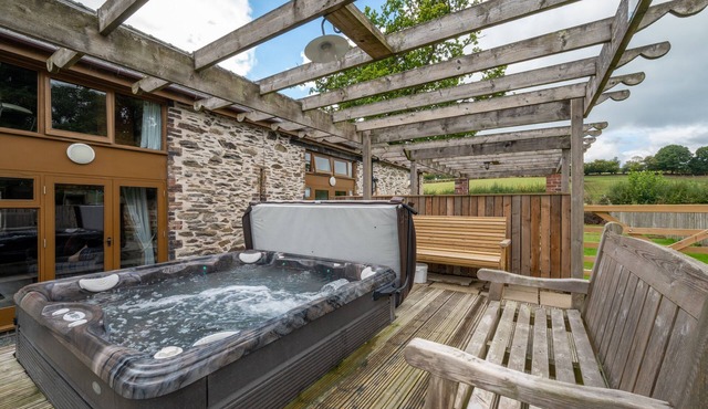 Pwllyn - Four Bedroom House, Sleeps 6