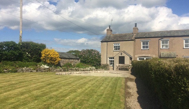 PYE HALL COTTAGE, family friendly, with a garden in Silverdale
