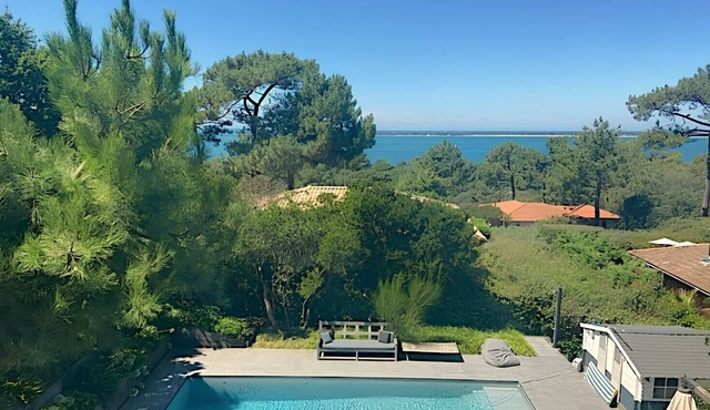 Pyla - Superb property with Bassin view