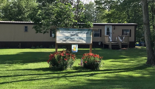 Pymatuning Lake, walking distance to lake, marina and launch. Amish welcome!