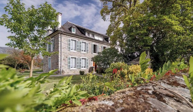 Pyrénées Cottage with Mountain View, Private Terrace, and Wi-Fi – Top-Rated Accommodation