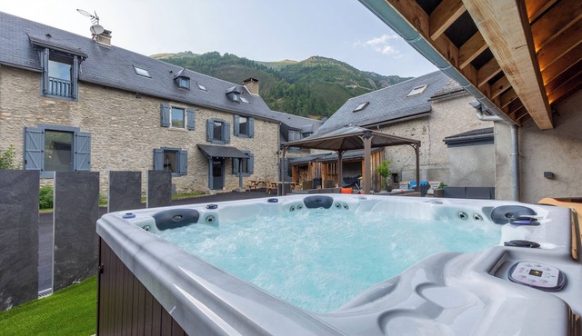 Pyrénées Chalet: Jacuzzi & Mountain