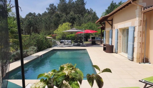 Pyraine, Nature et Piscine