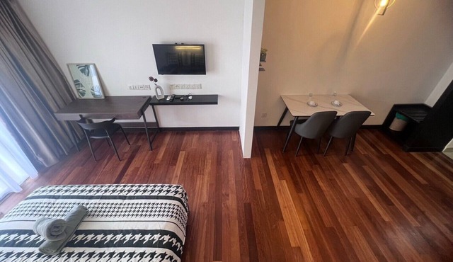 Pyramid Spacious Lovely Couple Suites双威城公寓式套房