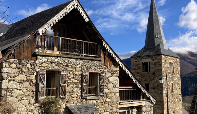 Pyrenean stone chalet 10 minutes from the ski slopes, ideal for hiking.