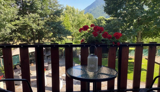 Pyrenees Panorama - Garonne River Apartment with Balcony