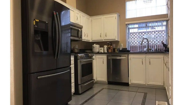 Q-Bed Room3: 2 Miles to SJDT Convention Center&SJSU. 5 Miles to SJC