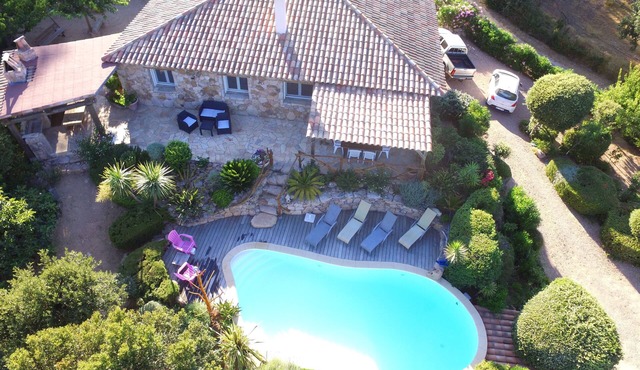 quiet house with swimming-pool with nice view on the sea and moutain