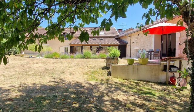 Quiet country house in the Dordogne