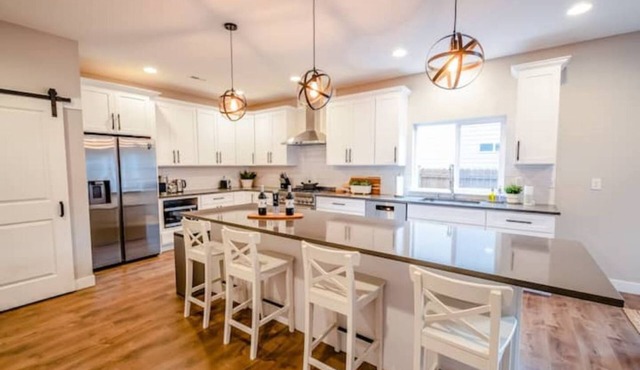 Q House in Lakewood - 5BR, 3Bath + AC. Sleeps 16. Kid and Pet-Friendly