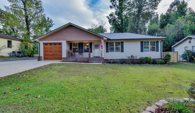 Qb-1: 4 Bedroom Home 3.5 miles from Bryant-Denny Stadium!