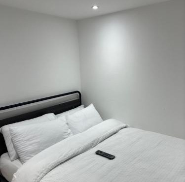 QB Stylish 2 Bedroom Apartment - Smart TV - Wifi - Parking