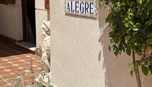 Quad house. Secure urbanisation, near Zenia Boulevard shops and beaches.