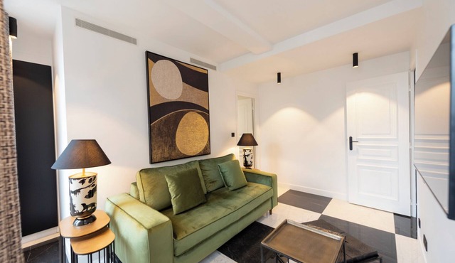 Quadrille, 4 stars, luxurious apartment close to the Champs-Elysées