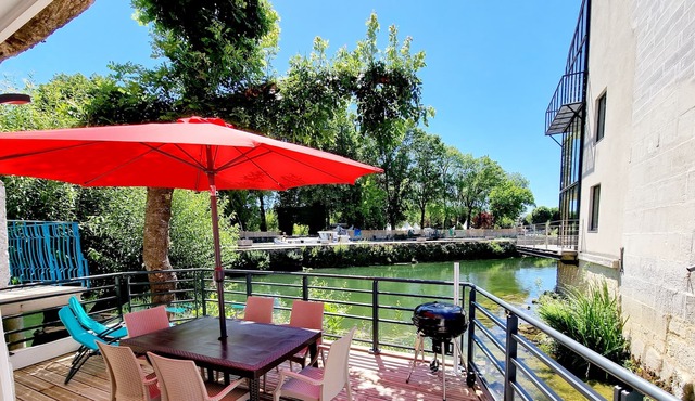 QUAI 2 atypical house above the water