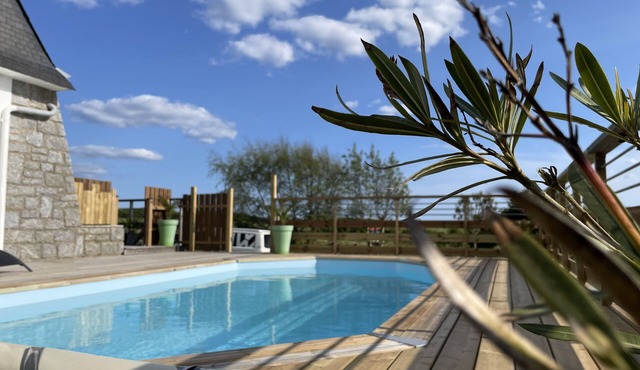 Quai 20 : House with swimming pool sleeps 10 by the sea