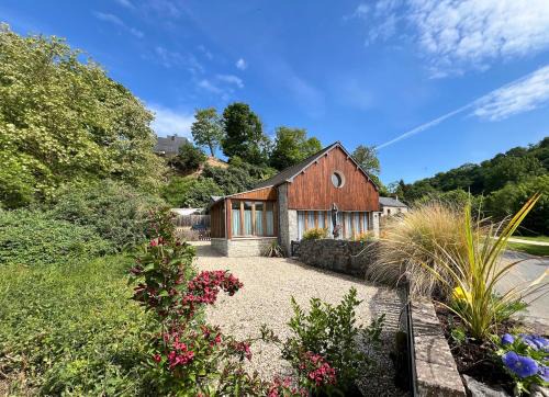 Quai du Val is a Charming Pet and Family Friendly Riverside Gite in Lehon close to Dinan Sleeps 7