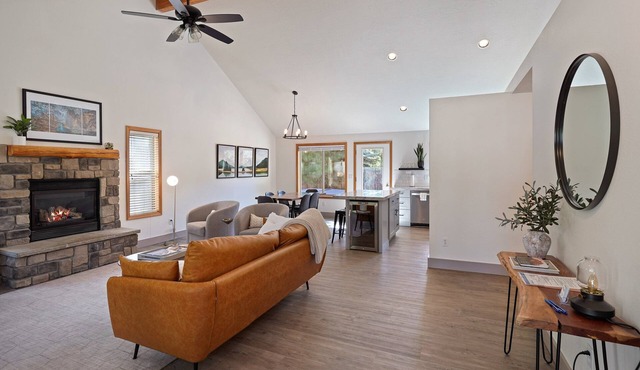 Quail Covey - Hot Tub, AC, Beautiful, Fully Fenced Yard, Close to Everything!