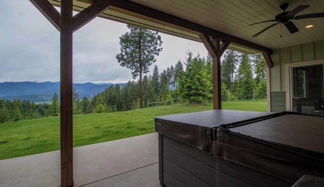 Quail House: VIEW of Mountains & Valley, Hot Tub, 3 Bed/2 Bath