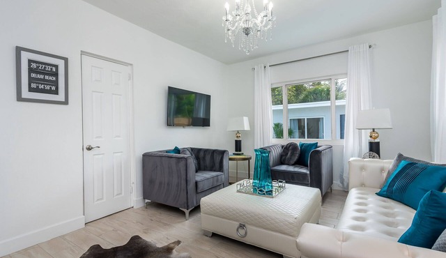 Quaint 1/1 Villa with HEATED Pool-BEST LOCATION- walk to everything!