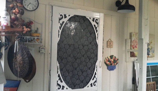 Quaint 1-bedroom barn in Glencoe for a peaceful getaway.