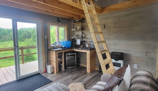 Quaint 1-bedroom cabin South of Sudbury